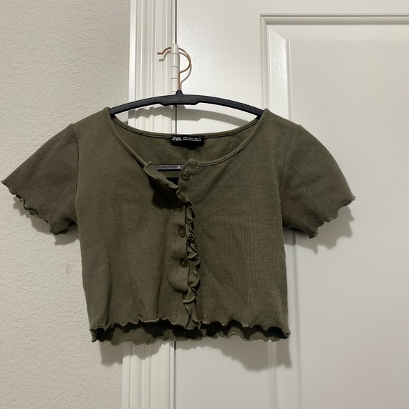 Green Ribbed Button-Up Crop Top - Picture 5 of 6